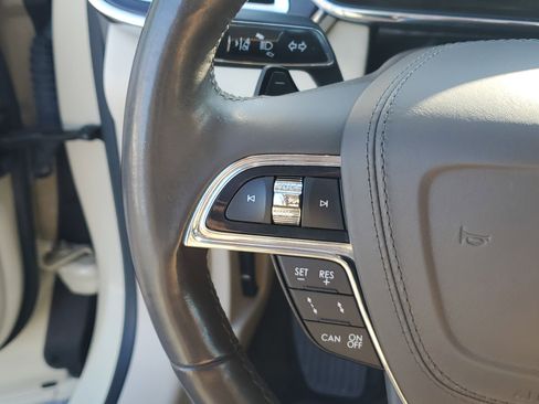 Used 2018 Lincoln Continental Reserve image 31