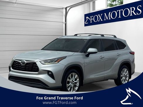 Used 2023 Toyota Highlander Limited AWD/4WD image 1