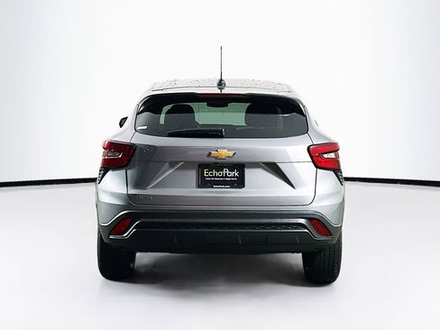 Used 2025 Chevrolet Trax LS image 7