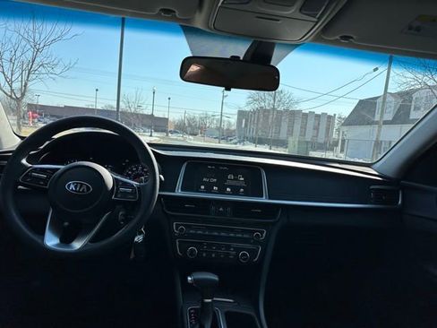 Certified 2019 Kia Optima LX image 3