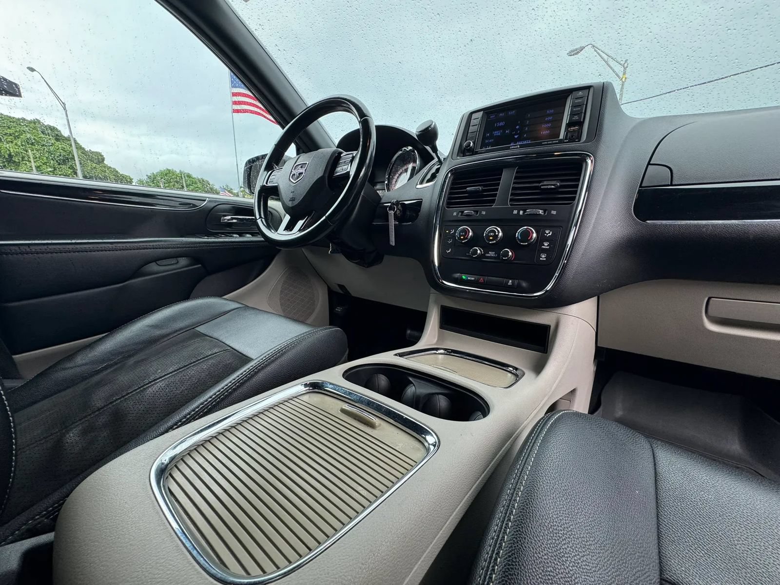 Used 2019 Dodge Grand Caravan SXT FWD image 12
