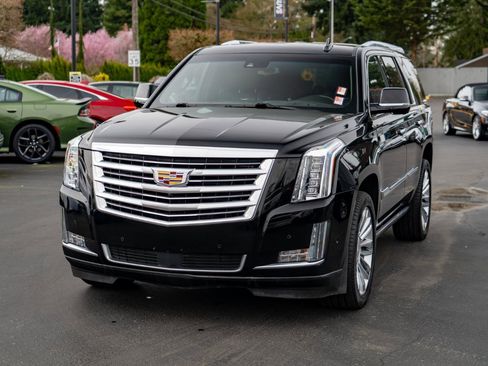 Used 2017 Cadillac Escalade Platinum image 4