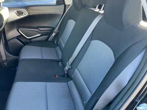 Used 2023 Kia Soul LX w/ LX Technology Package FWD image 7