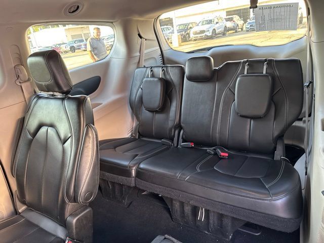 Used 2023 Chrysler Pacifica Touring-L FWD image 29