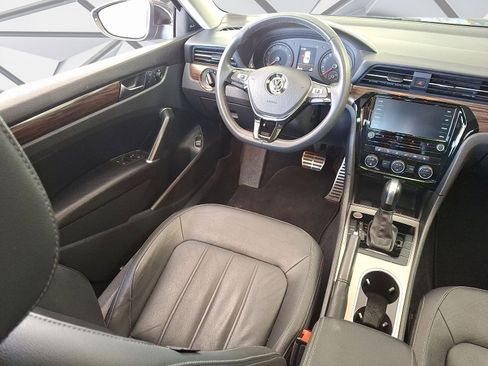 Used 2022 Volkswagen Passat 2.0T image 11