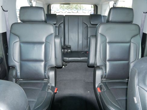 Used 2020 Chevrolet Suburban Premier AWD/4WD image 13