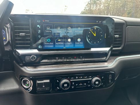 Used 2024 Chevrolet Silverado 2500 LTZ image 17