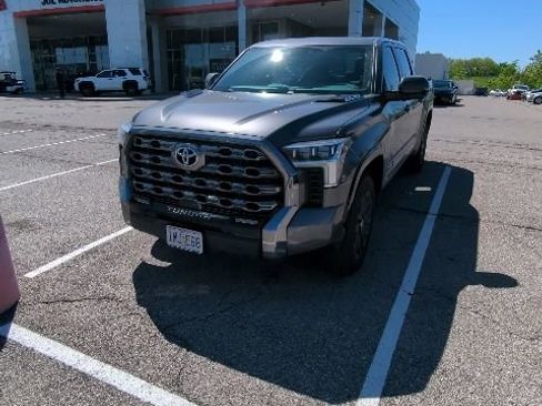 Used 2024 Toyota Tundra Platinum AWD/4WD image 4