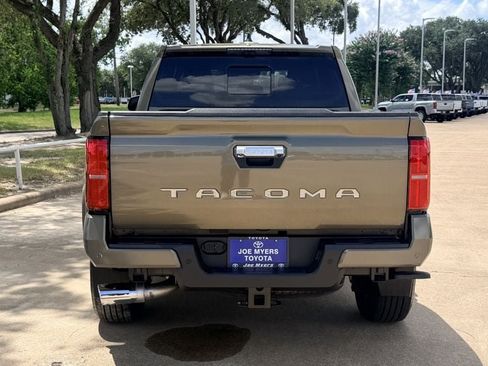 Used 2025 Toyota Tacoma Limited AWD/4WD image 8
