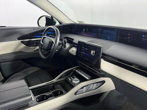 Used 2024 Lincoln Nautilus Reserve image 33