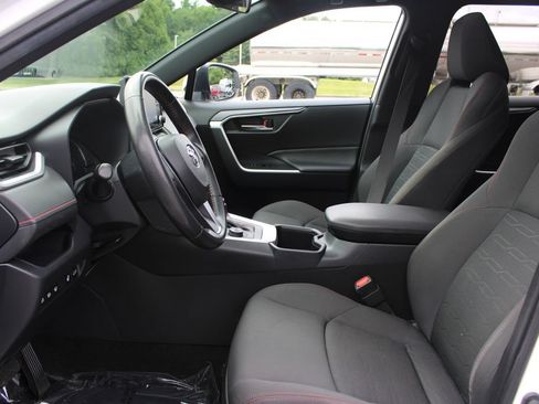 Used 2022 Toyota RAV4 SE w/ Weather & Moonroof Package AWD/4WD image 11