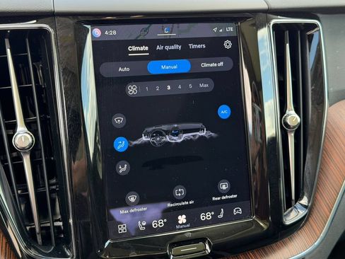 Certified 2023 Volvo XC60 B5 Plus w/ Climate Package AWD/4WD image 34