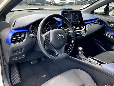 Used 2020 Toyota C-HR XLE image 17