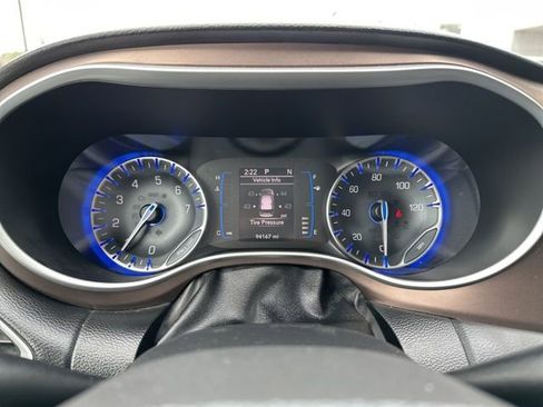 Used 2017 Chrysler Pacifica Touring-L image 26