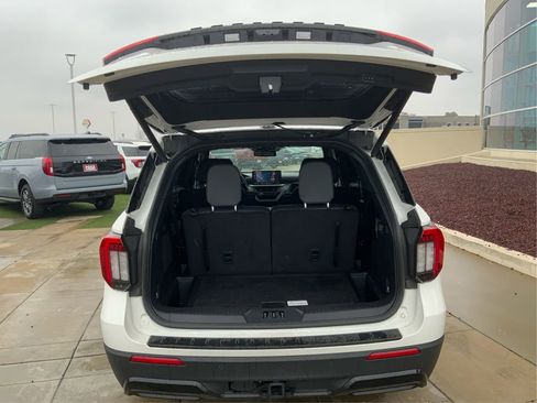 Used 2025 Ford Explorer ST-Line w/ Premium Package image 13