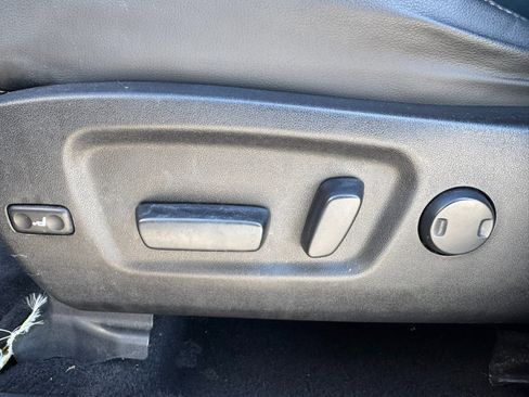 Used 2017 Toyota Highlander SE image 11