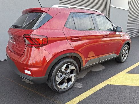 Used 2025 Hyundai Venue Limited FWD image 6