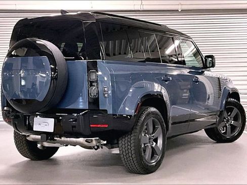 New 2026 Land Rover Defender 110 X-Dynamic SE image 4