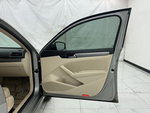 Used 2014 Volkswagen Passat 1.8T SE FWD image 19