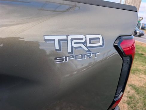 Used 2025 Toyota Tacoma TRD Sport image 19