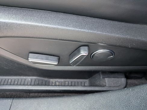 Used 2019 Lincoln Nautilus Reserve FWD image 19