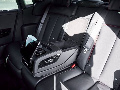 Used 2024 Rolls-Royce Phantom Sedan image 61