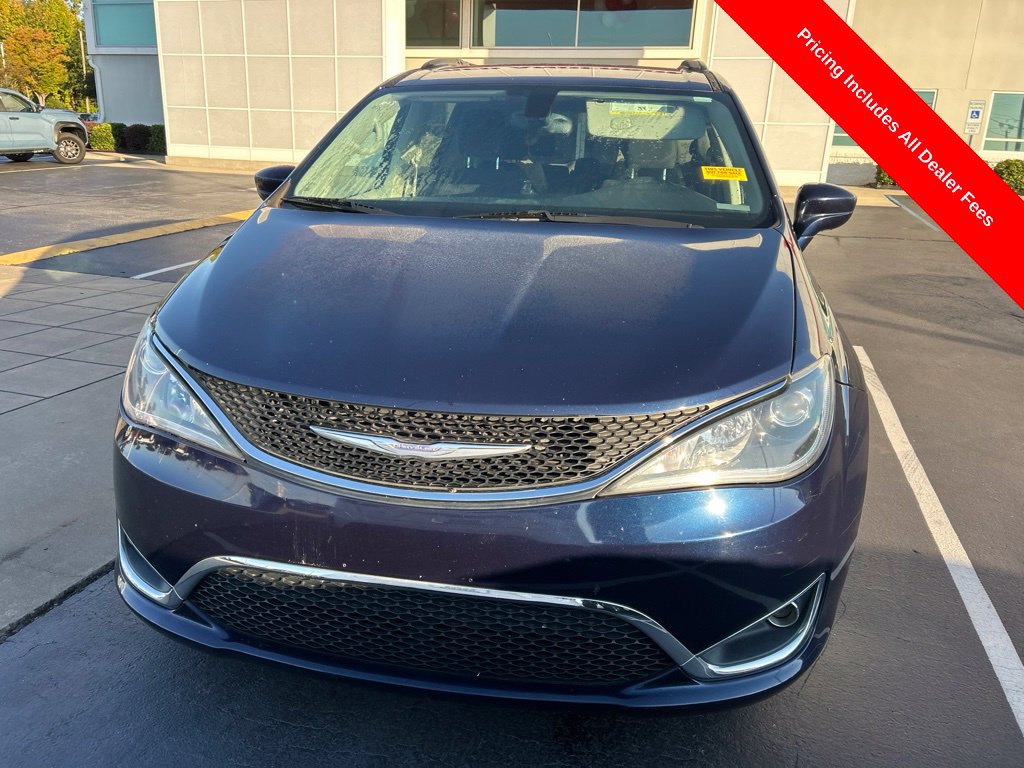 Used 2018 Chrysler Pacifica Touring Plus w/ Tire & Wheel Group FWD image 12