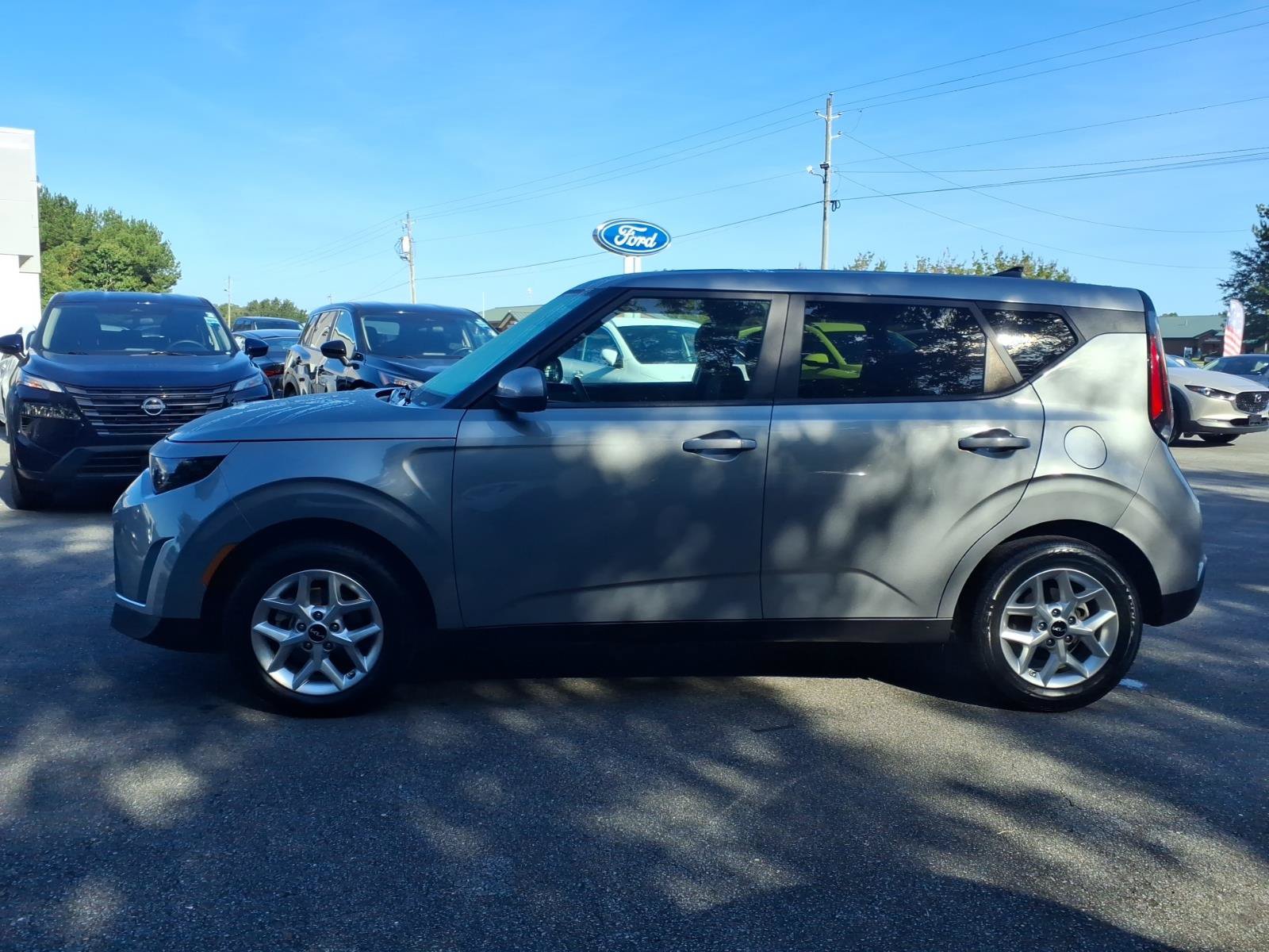 Used 2024 Kia Soul LX w/ LX Technology Package FWD image 5