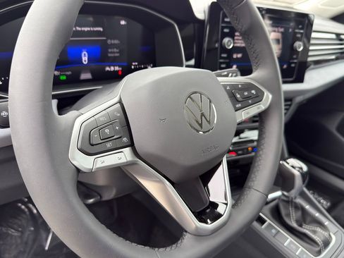 New 2026 Volkswagen Jetta SE FWD image 15
