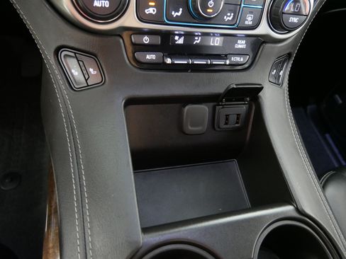 Used 2019 Chevrolet Tahoe LT w/ LT Signature Package AWD/4WD image 29