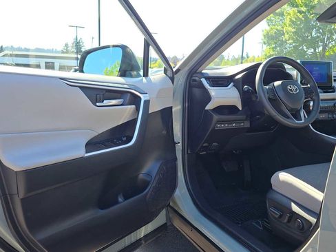 Used 2023 Toyota RAV4 XLE w/ Convenience Package FWD image 17
