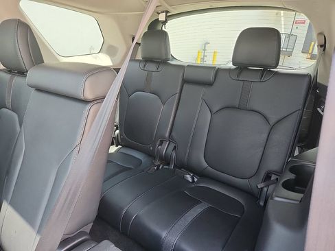 Used 2024 Honda Pilot Touring image 7