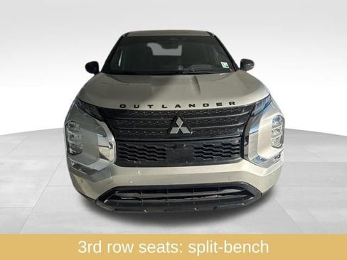 Used 2022 Mitsubishi Outlander SE image 12