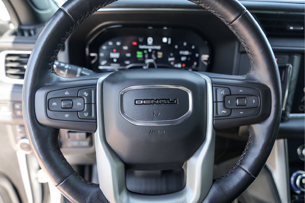 Used 2023 GMC Yukon XL Denali w/ Denali Reserve Package AWD/4WD image 15