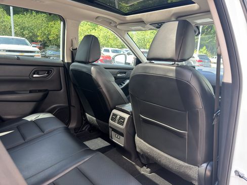 Certified 2025 Nissan Rogue SV w/ SV Premium Package FWD image 17