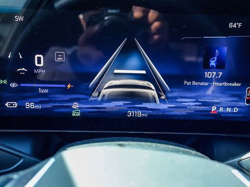 Used 2025 Chevrolet Equinox EV LT w/ Convenience Package II image 14