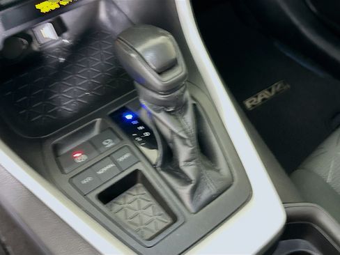 Used 2021 Toyota RAV4 XLE FWD image 21