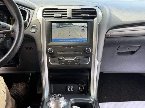 Used 2020 Ford Fusion SE FWD image 12