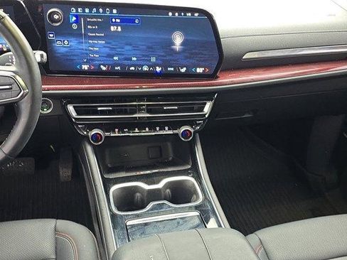 Used 2024 Chevrolet Traverse Z71 w/ Enhanced Driving Package image 17