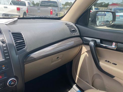 Used 2011 Kia Sorento EX w/ Premium Pkg FWD image 27