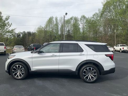 New 2026 Ford Explorer ST-Line RWD image 8