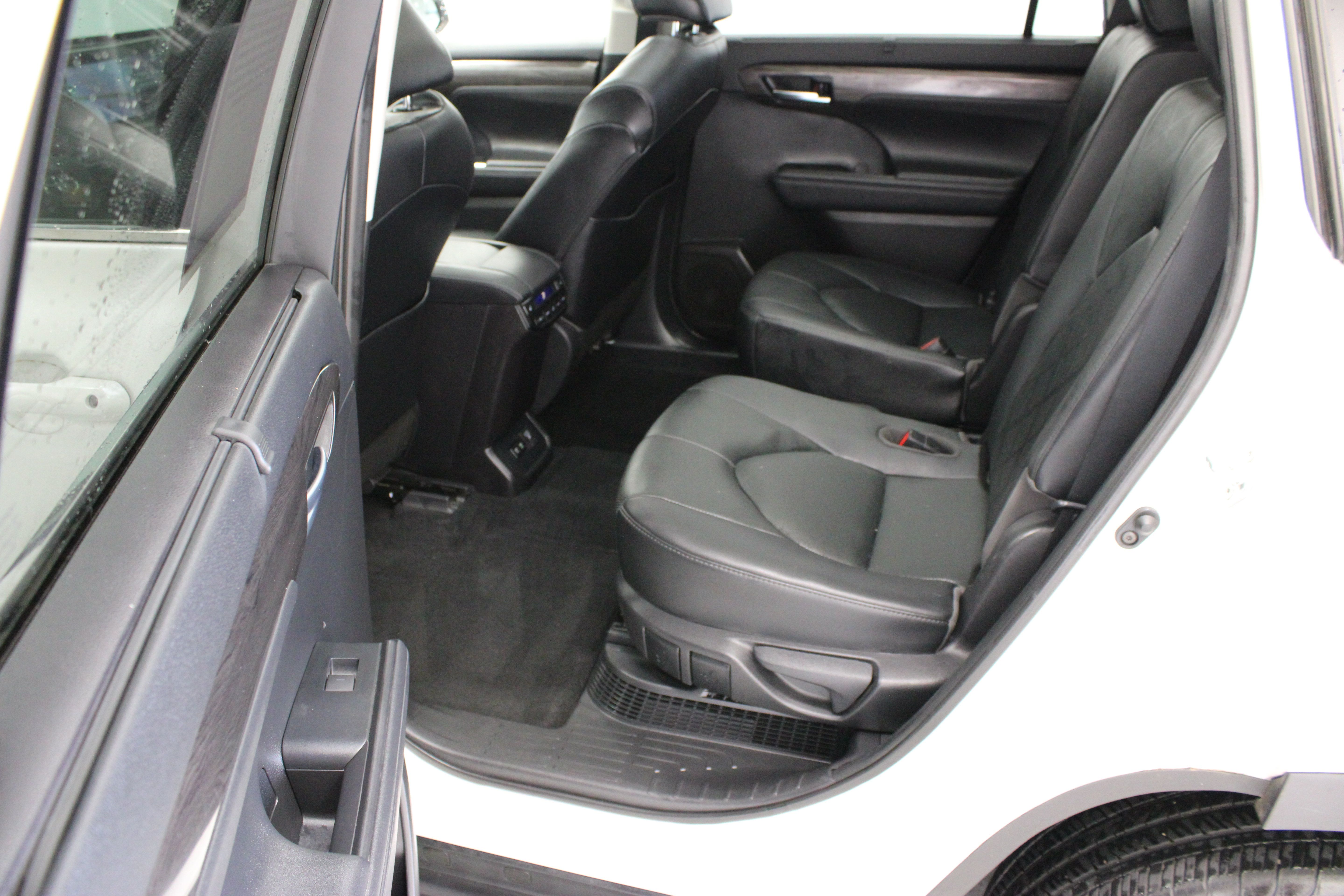 Certified 2020 Toyota Highlander Platinum AWD/4WD image 32