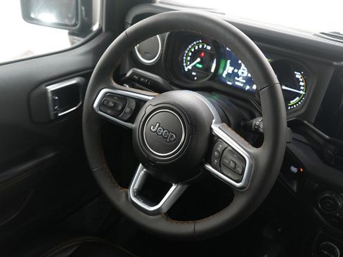 Used 2024 Jeep Wrangler Unlimited Sahara w/ Technology Group AWD/4WD image 14