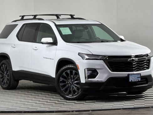 Used 2023 Chevrolet Traverse RS image 2