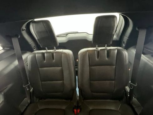 Used 2015 Ford Explorer XLT w/ Equipment Group 202A AWD/4WD image 7