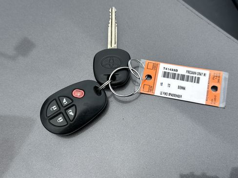 Used 2018 Toyota Sienna LE FWD image 37