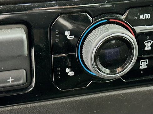 Used 2025 Chevrolet Silverado 2500 LT w/ Convenience Package image 21