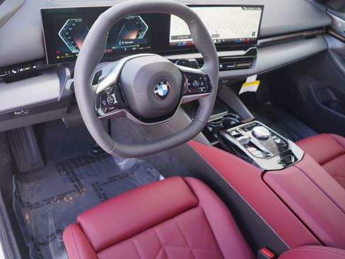 Used 2025 BMW 530i w/ Premium Package image 13