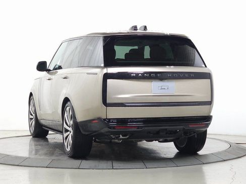 Used 2025 Land Rover Range Rover SE image 3