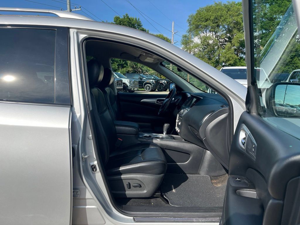 Used 2020 Nissan Pathfinder SL FWD image 35
